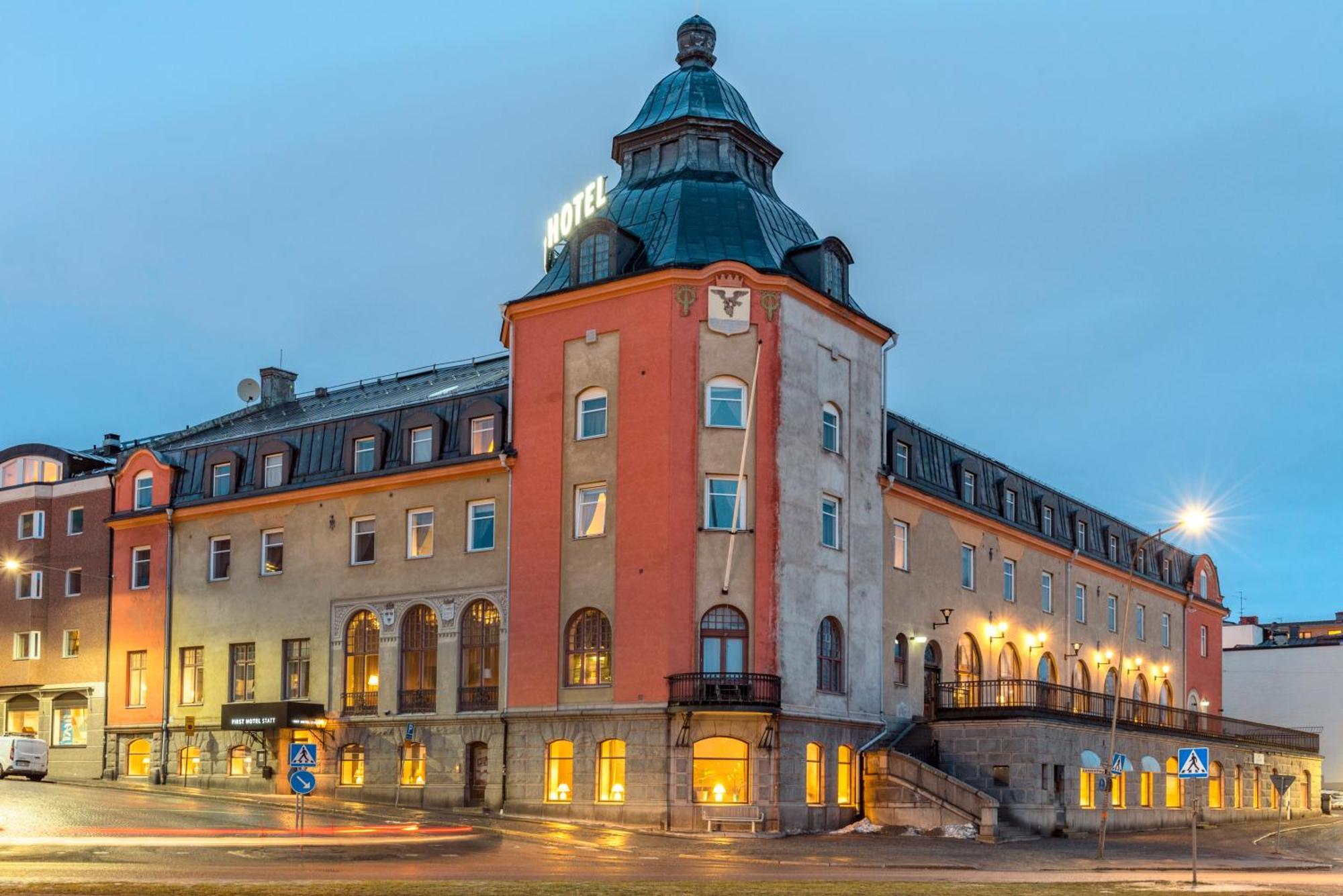 First Hotel Statt Oernskoeldsvik Zewnętrze zdjęcie